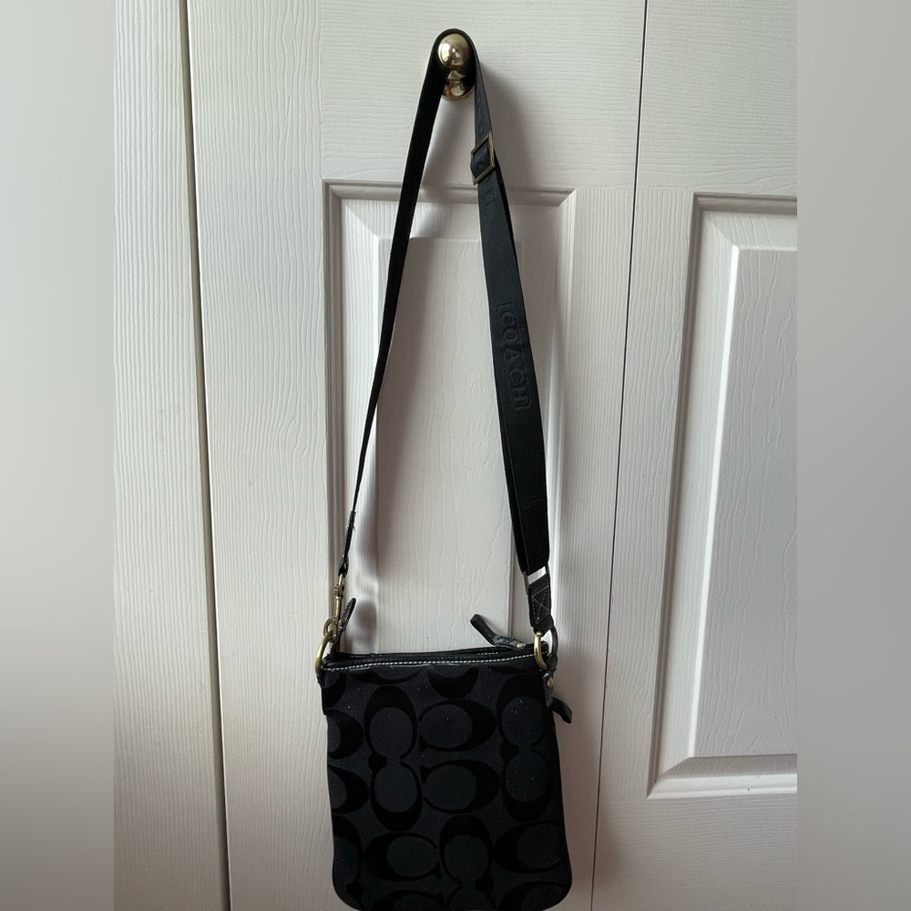 Coach signature print crossbody bag side os
